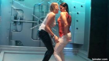 Wet amateurs owning these club showers Screencap 46 on www.sinx.com