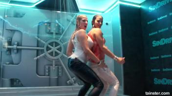 Wet amateurs owning these club showers Screencap 48 on www.sinx.com