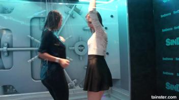 Wet amateurs owning these club showers Screencap 54 on www.sinx.com