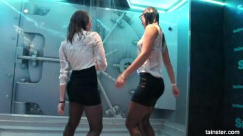 Wet amateurs owning these club showers Screencap 73 on www.sinx.com
