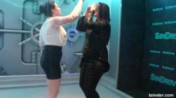 Sexy Wet Booty shaking Screencap 15 on www.sinx.com