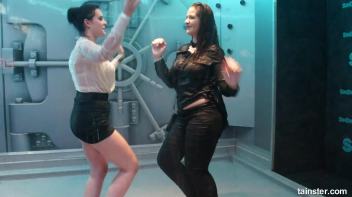 Sexy Wet Booty shaking Screencap 18 on www.sinx.com