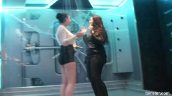 Sexy Wet Booty shaking Screencap 19 on www.sinx.com