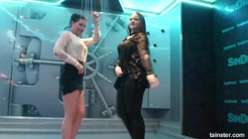 Sexy Wet Booty shaking Screencap 22 on www.sinx.com