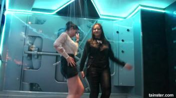 Sexy Wet Booty shaking Screencap 23 on www.sinx.com