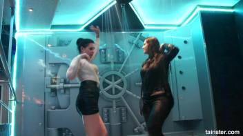 Sexy Wet Booty shaking Screencap 24 on www.sinx.com