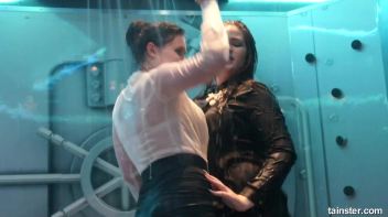 Sexy Wet Booty shaking Screencap 25 on www.sinx.com