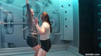 Sexy Wet Booty shaking Screencap 3 on www.sinx.com