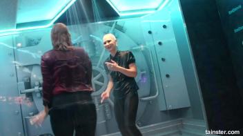 Sexy Wet Booty shaking Screencap 36 on www.sinx.com