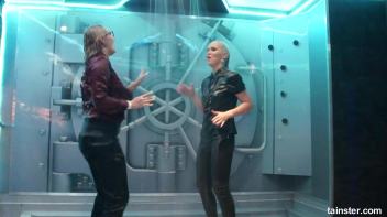 Sexy Wet Booty shaking Screencap 38 on www.sinx.com