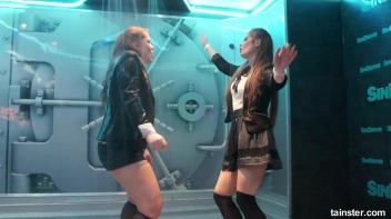 Sexy Wet Booty shaking Screencap 42 on www.sinx.com