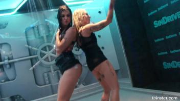 Sexy Wet Booty shaking Screencap 63 on www.sinx.com