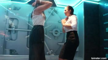 Sexy Wet Booty shaking Screencap 65 on www.sinx.com