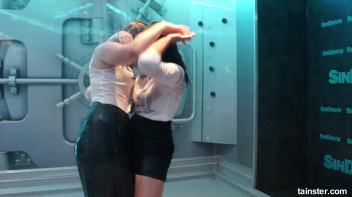 Sexy Wet Booty shaking Screencap 68 on www.sinx.com