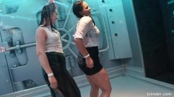 Sexy Wet Booty shaking Screencap 74 on www.sinx.com