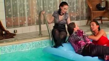 Staying Cool by the Pool Screencap 91 on www.sinx.com