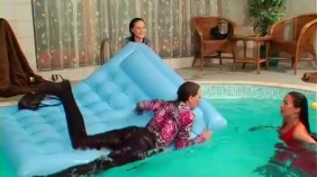 Staying Cool by the Pool Screencap 92 on www.sinx.com