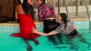 Staying Cool by the Pool Screencap 100 on www.sinx.com