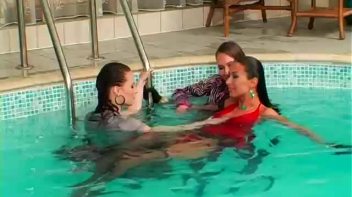 Staying Cool by the Pool Screencap 106 on www.sinx.com