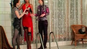 Staying Cool by the Pool Screencap 116 on www.sinx.com