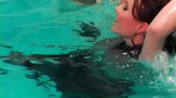 Staying Cool by the Pool Screencap 30 on www.sinx.com