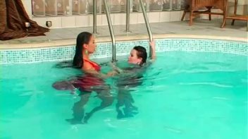 Staying Cool by the Pool Screencap 49 on www.sinx.com