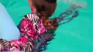 Staying Cool by the Pool Screencap 60 on www.sinx.com