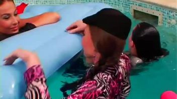 Staying Cool by the Pool Screencap 77 on www.sinx.com