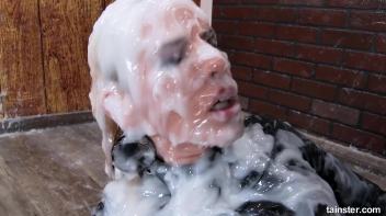 Bombshell collects cum for a living Screencap 94 on www.sinx.com