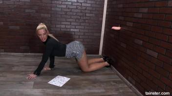 Bombshell collects cum for a living Screencap 3 on www.sinx.com