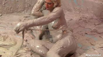 The Lone Mud Splatterers Screencap 72 on www.sinx.com