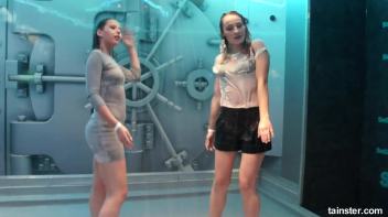 Wet amateur girls go berzerk Screencap 30 on www.sinx.com