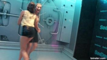 Wet amateur girls go berzerk Screencap 73 on www.sinx.com