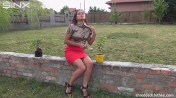 Clothes Destroying Cutie Screencap 1 on www.sinx.com