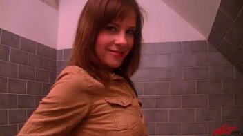 Rub-A-Dub Leony In The Tub Screencap 1 on www.sinx.com