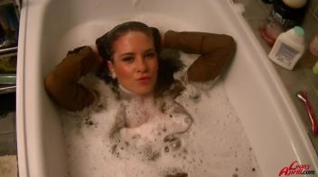 Rub-A-Dub Leony In The Tub Screencap 72 on www.sinx.com