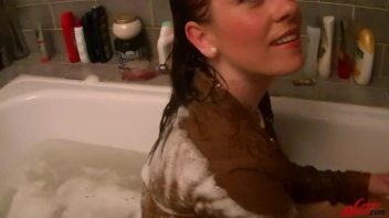 Rub-A-Dub Leony In The Tub Screencap 79 on www.sinx.com