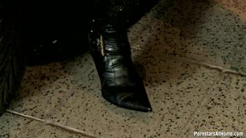 Choke Me, Rip Me, Pull My Hair! Screencap 2 on www.sinx.com