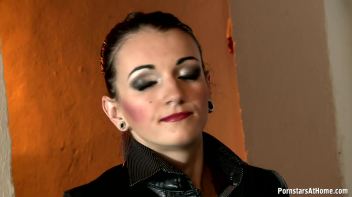 Choke Me, Rip Me, Pull My Hair! Screencap 3 on www.sinx.com