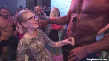 Party Hardcore Gone Crazy Vol. 30 Part 2 - Cam 4 Screencap 98 on www.sinx.com