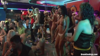 Bikini Beach Balls Part 6 - Main Edit Screencap 99 on www.sinx.com