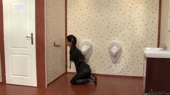 Nessa's Sticky Situation Screencap 3 on www.sinx.com