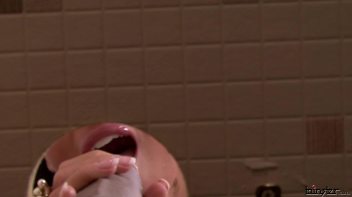 Nessa's Sticky Situation Screencap 6 on www.sinx.com