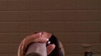 Nessa's Sticky Situation Screencap 7 on www.sinx.com