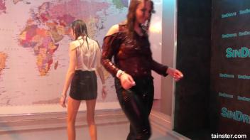 Wet and Shiny Screencap 13 on www.sinx.com