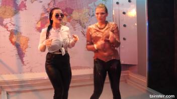 Wet and Shiny Screencap 31 on www.sinx.com