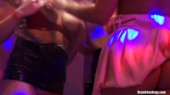 Valentine's Day Vaginas Part 5 - Shower Cam Screencap 65 on www.sinx.com