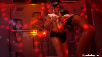 Valentine's Day Vaginas Part 5 - Shower Cam Screencap 10 on www.sinx.com