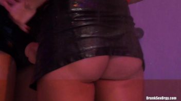 Valentine's Day Vaginas Part 5 - Shower Cam Screencap 31 on www.sinx.com