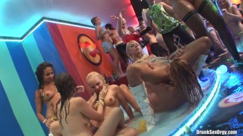 Bikini Beach Balls Part 6 - Cam 4 Screencap 51 on www.sinx.com